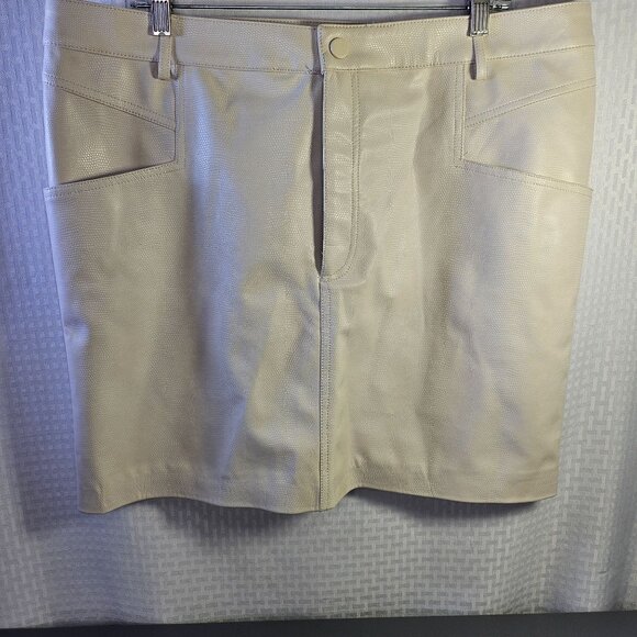 H&M Faux Leather reptile Textured skirt with pockets Cream Size 18 - Picture 1 of 4